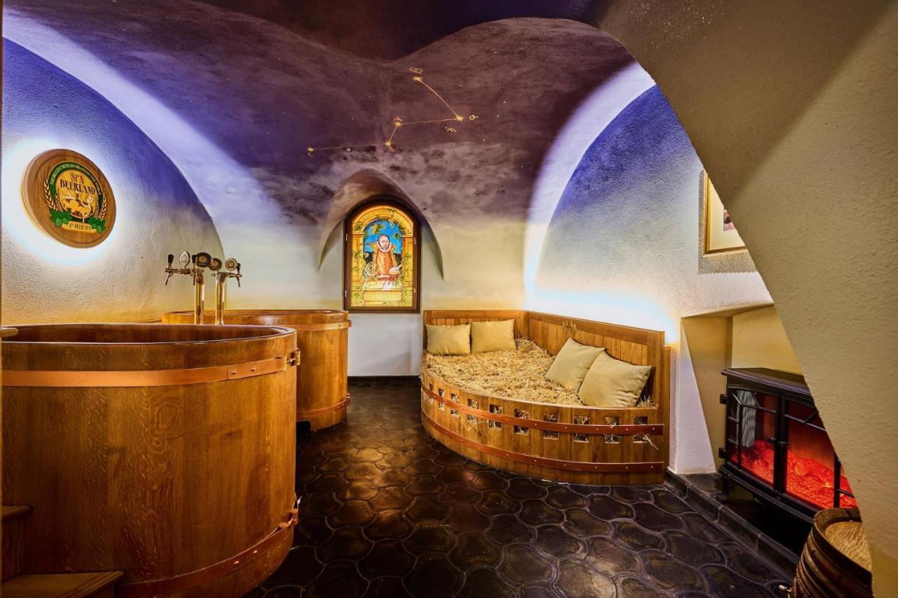 Spa Beerland Chateaux - U Zlate Hrusky / At Golden Pear Prag Exterior foto